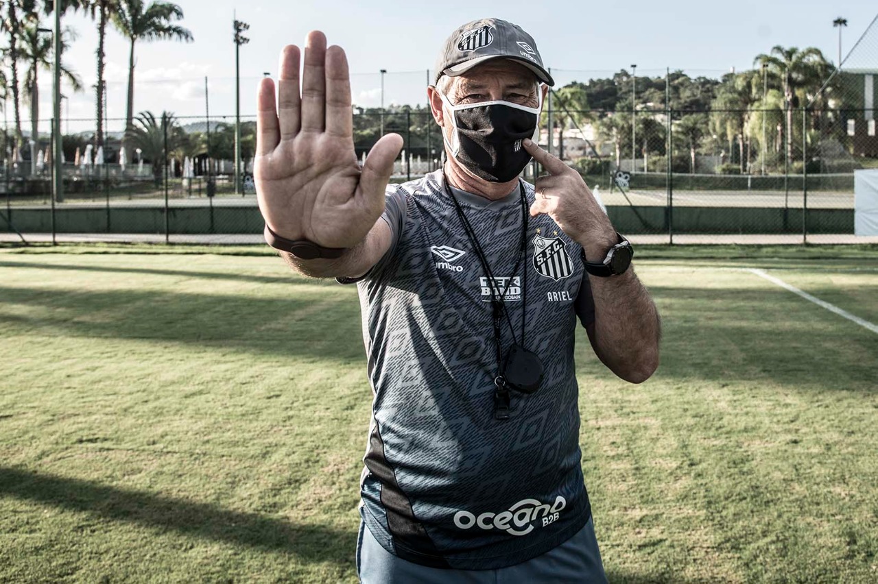 Ariel Holan no CT do Santos.Foto: Ivan Storti/Santos FC