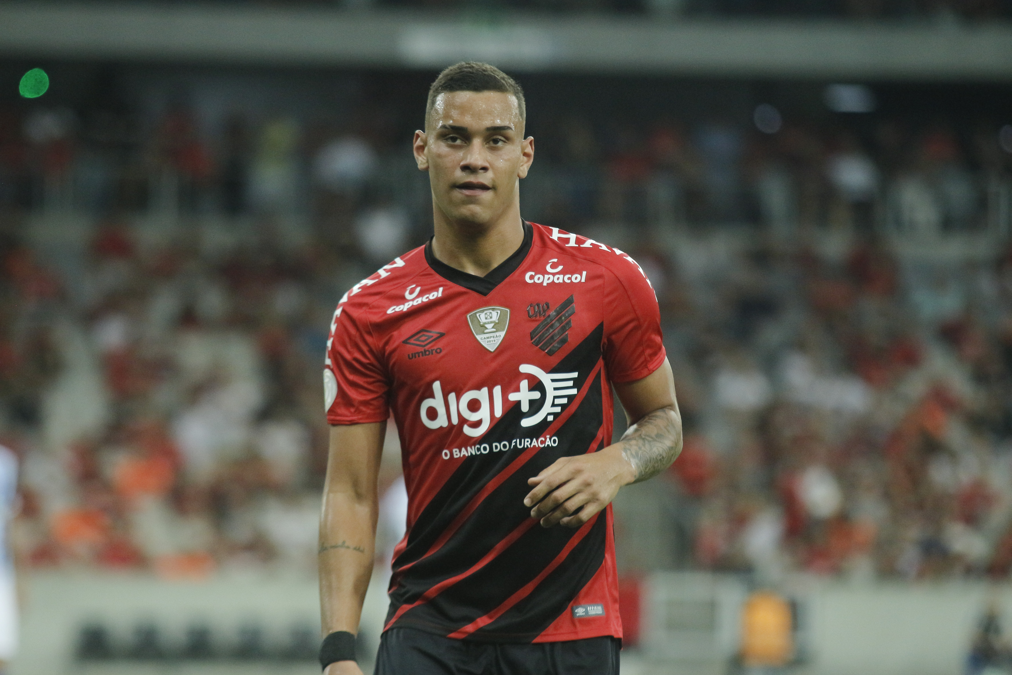 Thonny Anderson: interessa ao Sport (Foto: Gabriel Machado/AGIF)