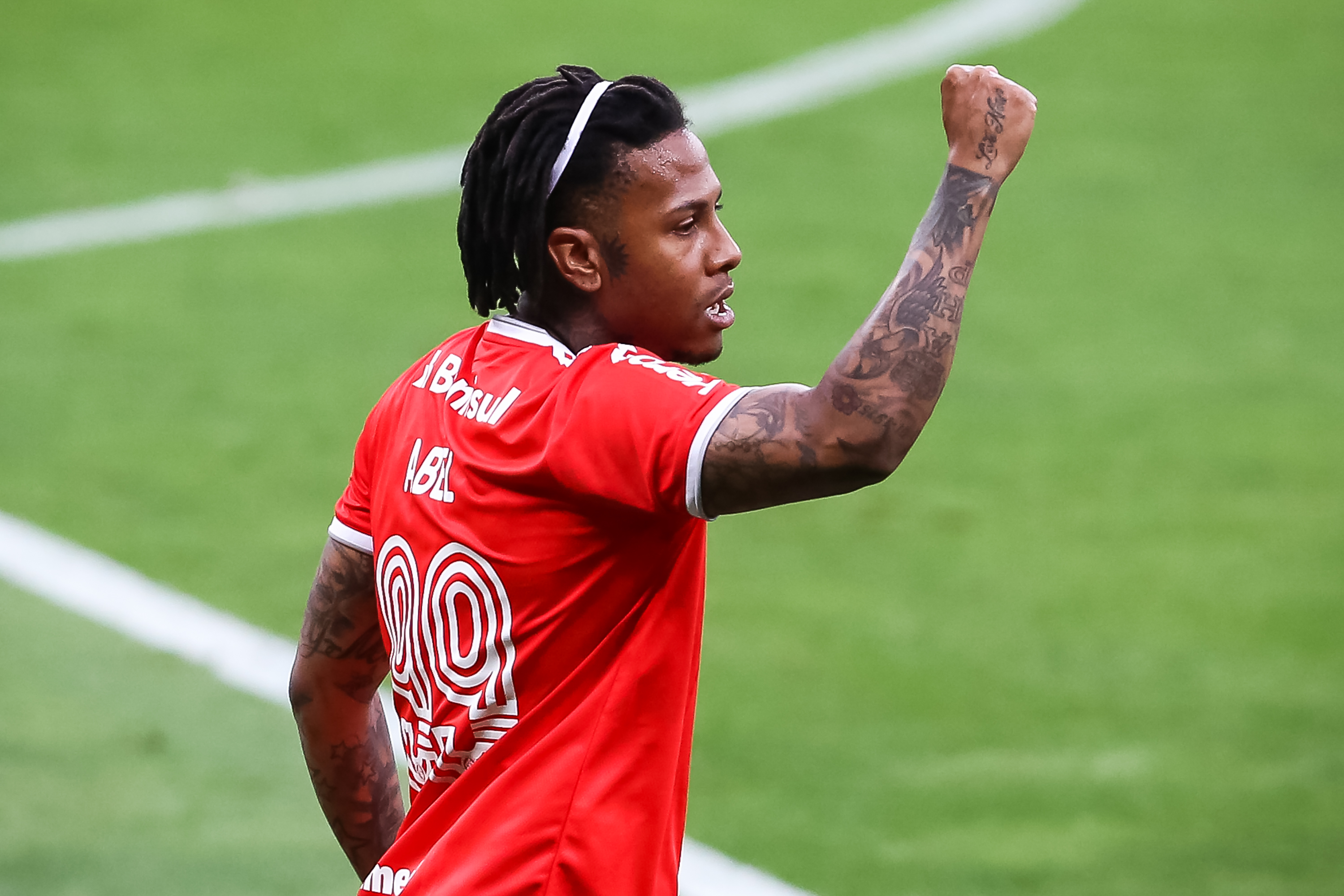 Abel Hernández: na mira do Fortaleza (Pedro H. Tesch/AGIF)