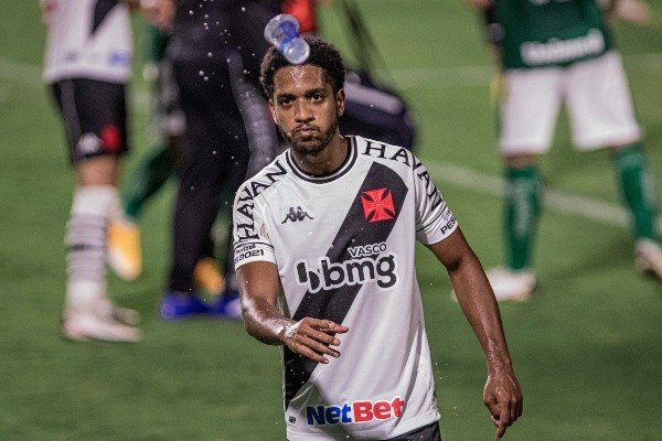 Miranda deve retornar ao Vasco em julho para treinamentos (Foto: Heber Gomes/AGIF)