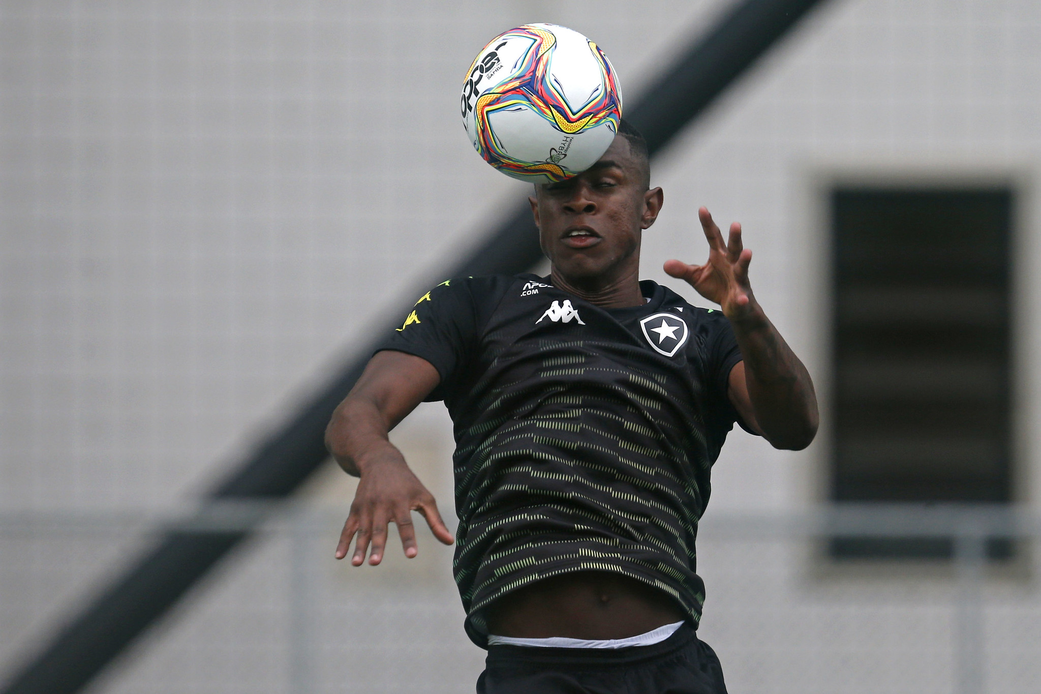 Benevenuto tem contrato até 2023 no Botafogo, mas tem conversas avançadas com o Fortaleza (Foto: Vitor Silva/Botafogo)