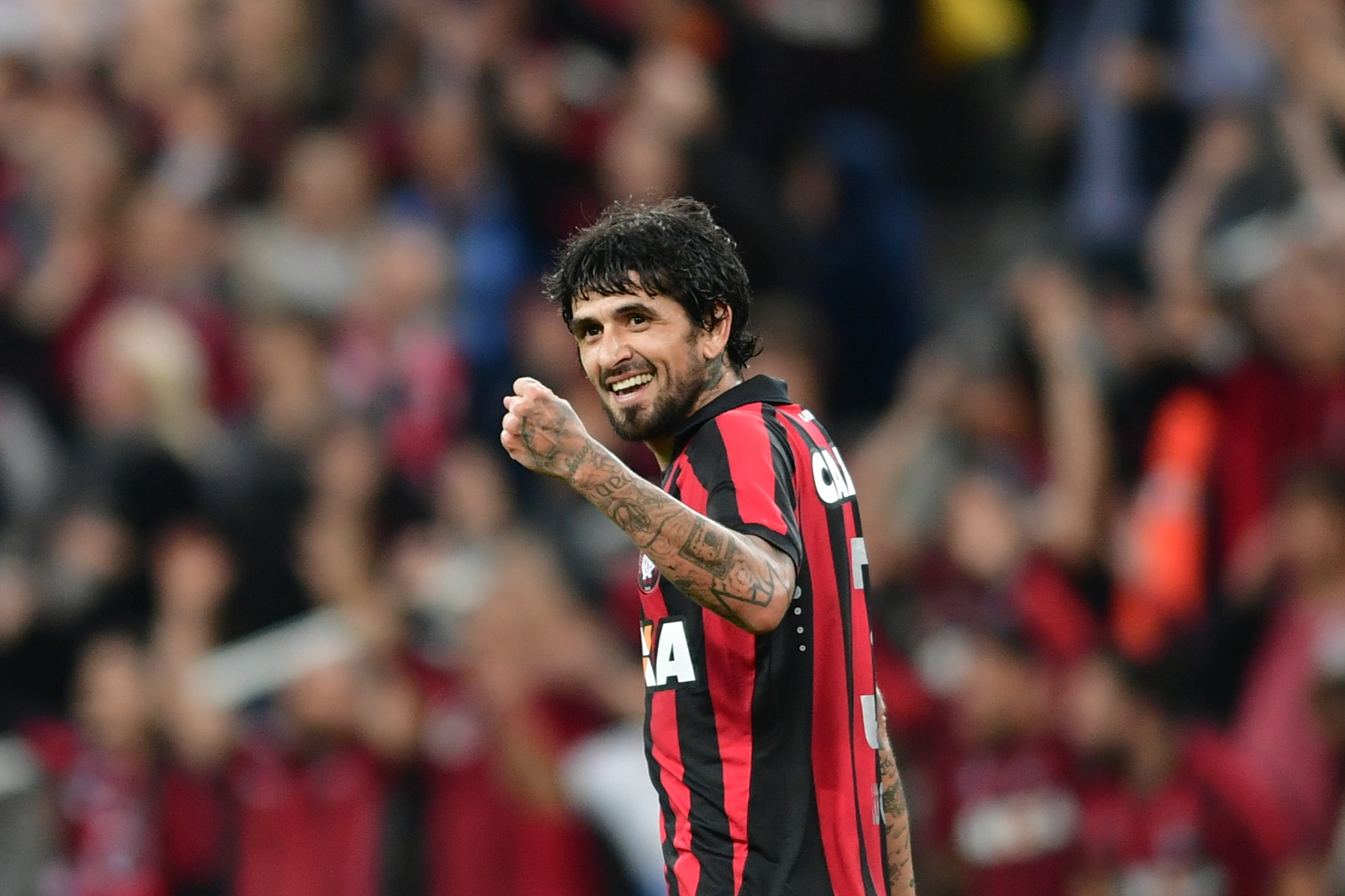 Lucho quer se aposentar no Athletico em 2021 e terá vínculo prorrogado até maio (Foto:Jason Silva/AGIF)