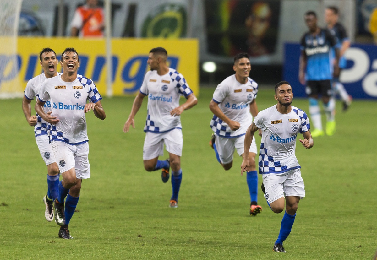 Jogadores do São José comemoram gol. Foto: AGIF