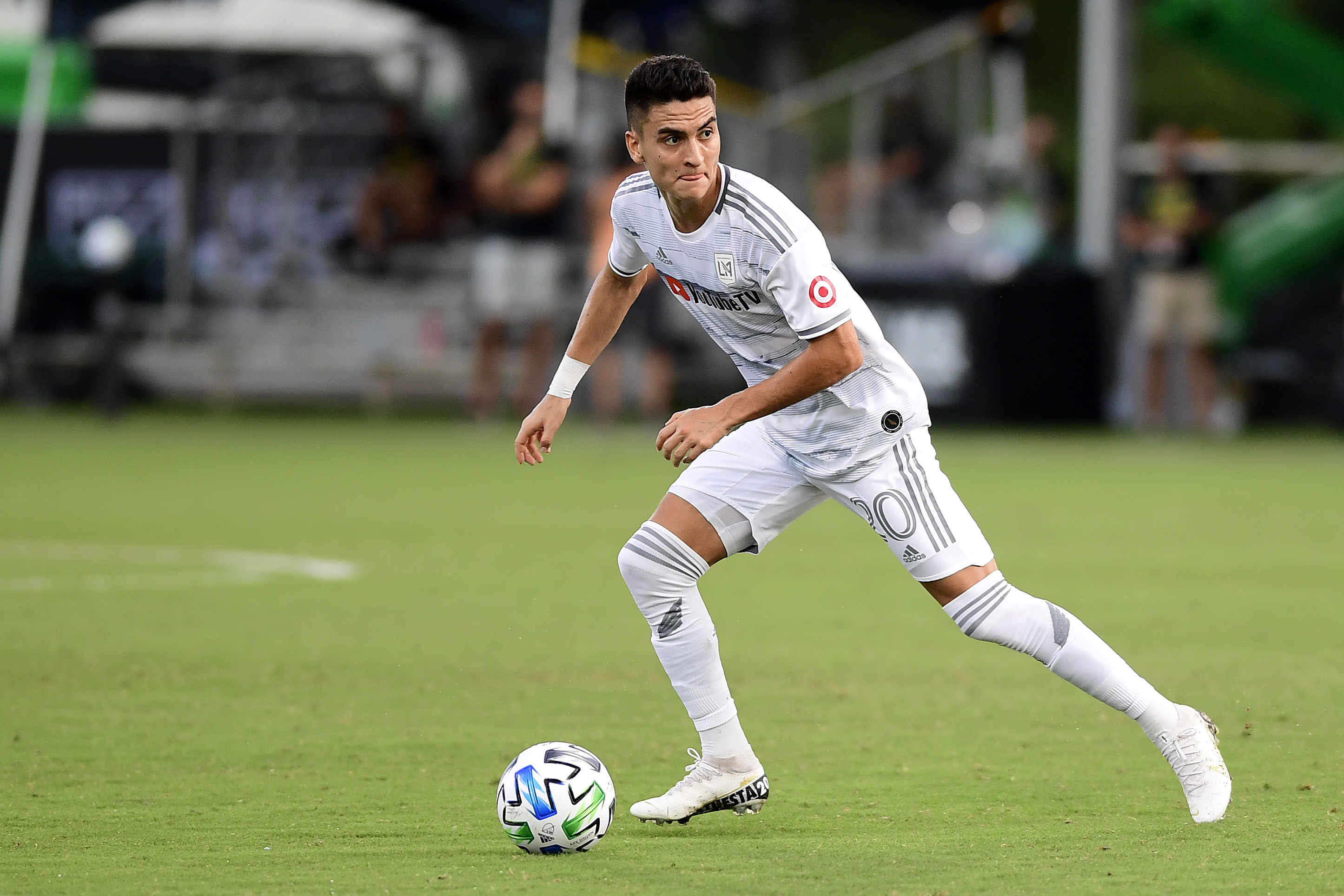 Atuesta não quer renovar com Los Angeles e Palmeiras tenta trazê-lo nesta janela (Foto: Emilee Chinn/Getty Images USA)