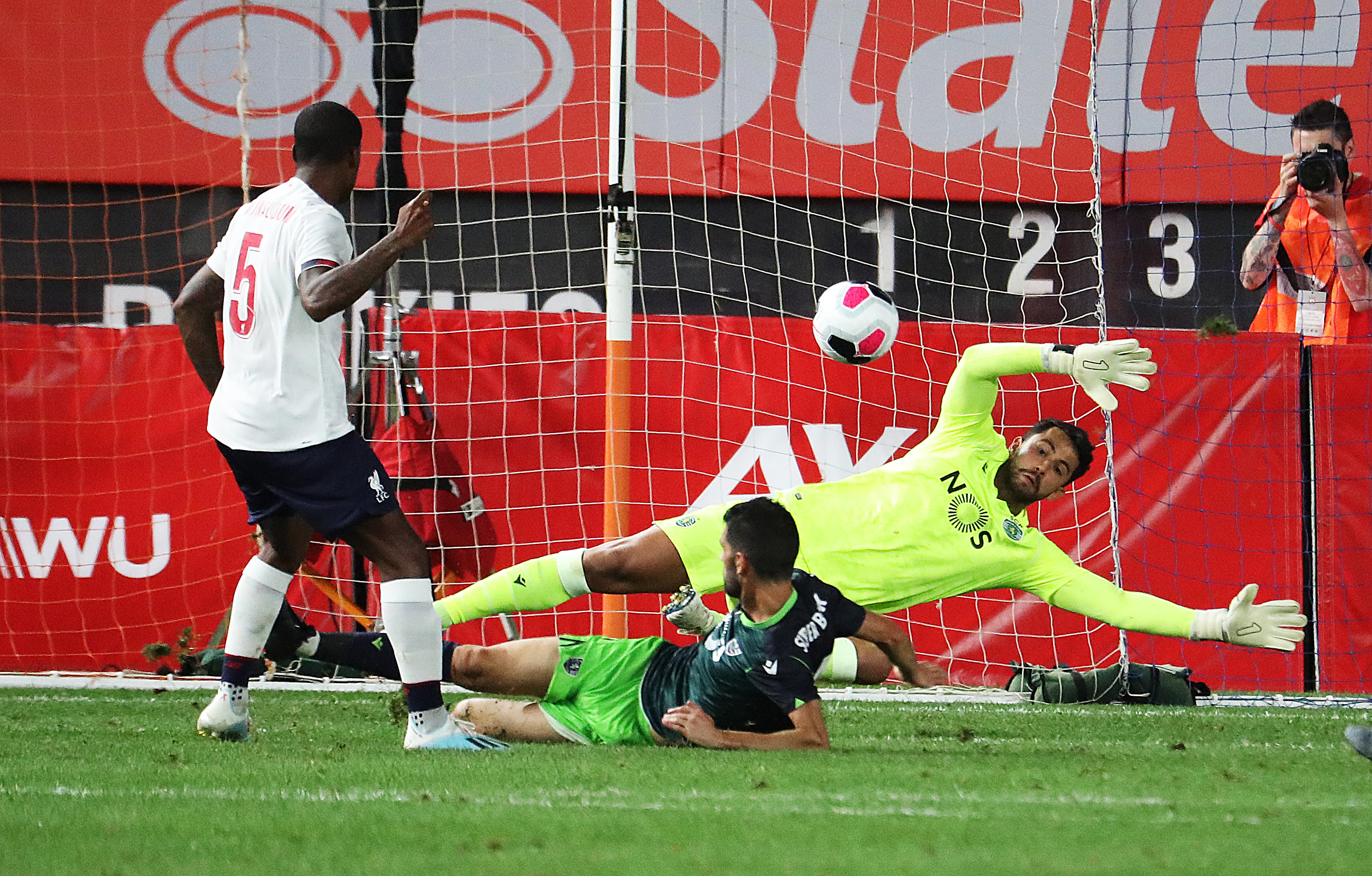 Renan Ribeiro: em ação pelo Sporting (Foto: Getty Images)