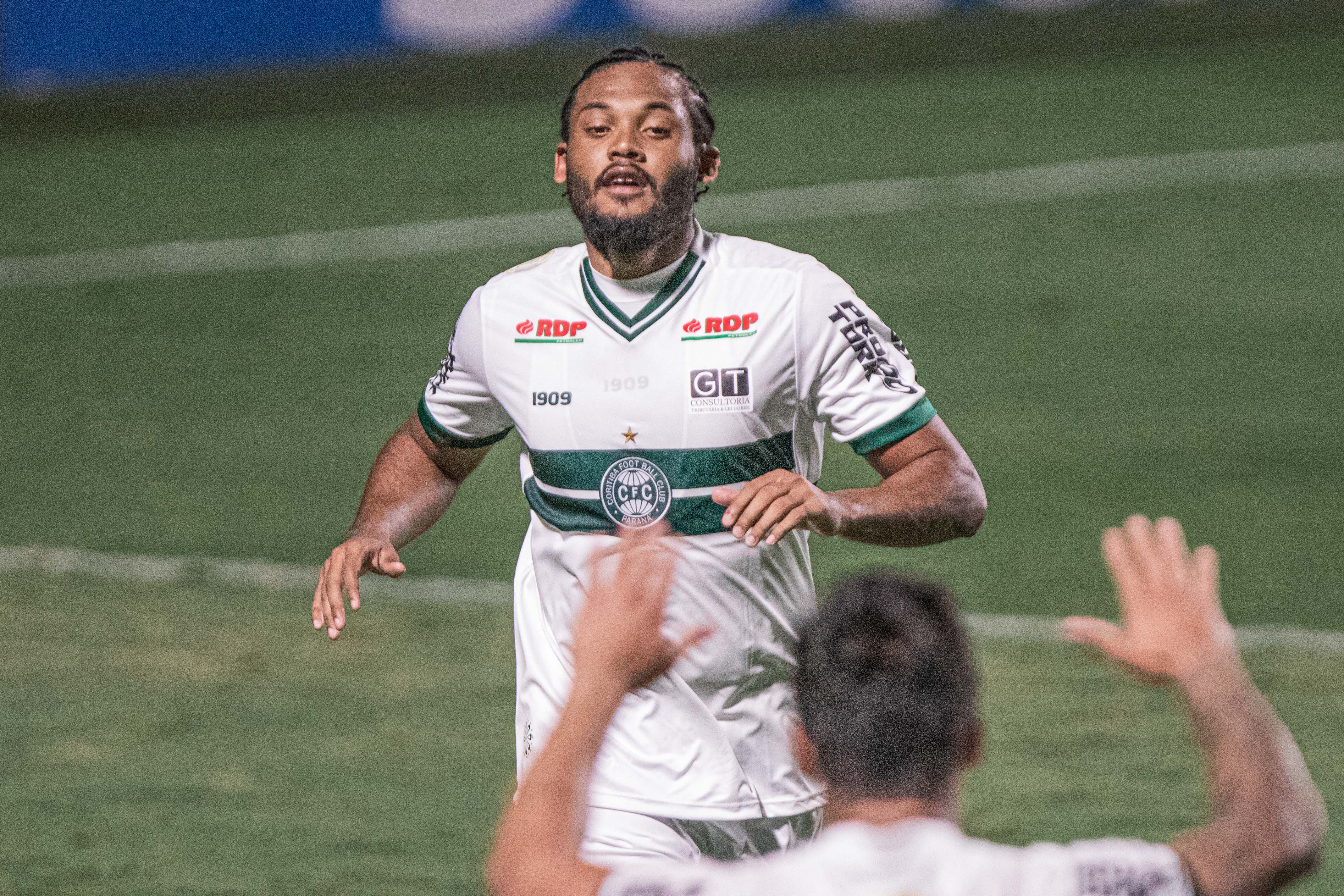 Sabino foi o grande destaque do Coritiba na temporada 2020 (Foto: Heber Gomes/AGIF)