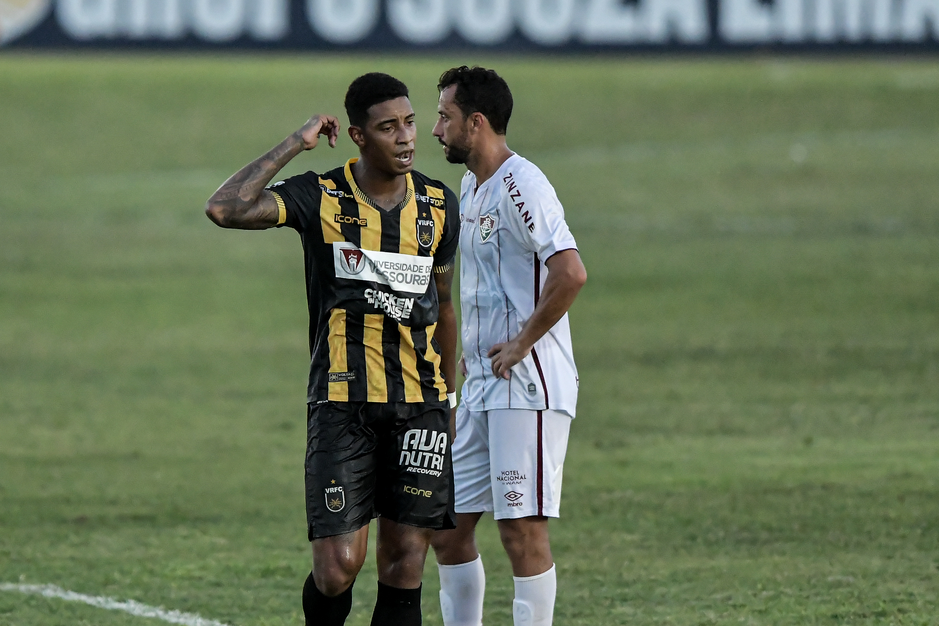 Alef Manga marcou 5 gols no Carioca, incluindo contra o Fluminense de Nenê (Foto:Thiago Ribeiro/AGIF)