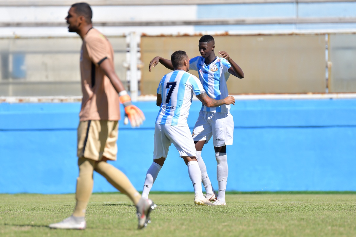 Comemoração de gol do Macaé. Foto: AGIF
