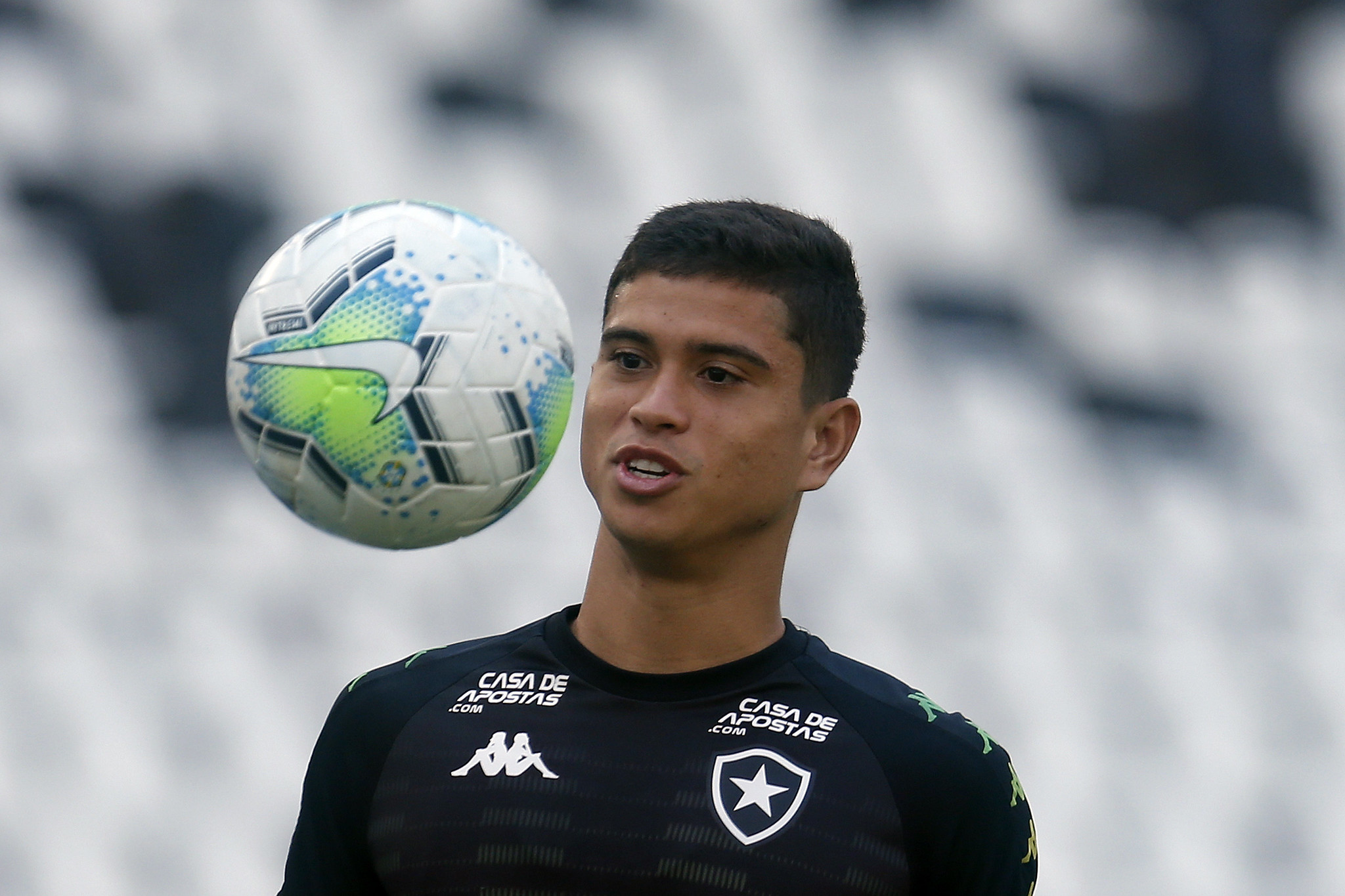 Kevin é um dos jogadores do Botafogo que estão à procura de propostas para deixar o clube (Foto: Vitor Silva/Botafogo)