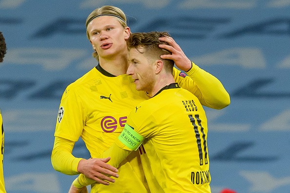 Haaland e Reus em jogo do Dortmund. (Foto: Getty Images)