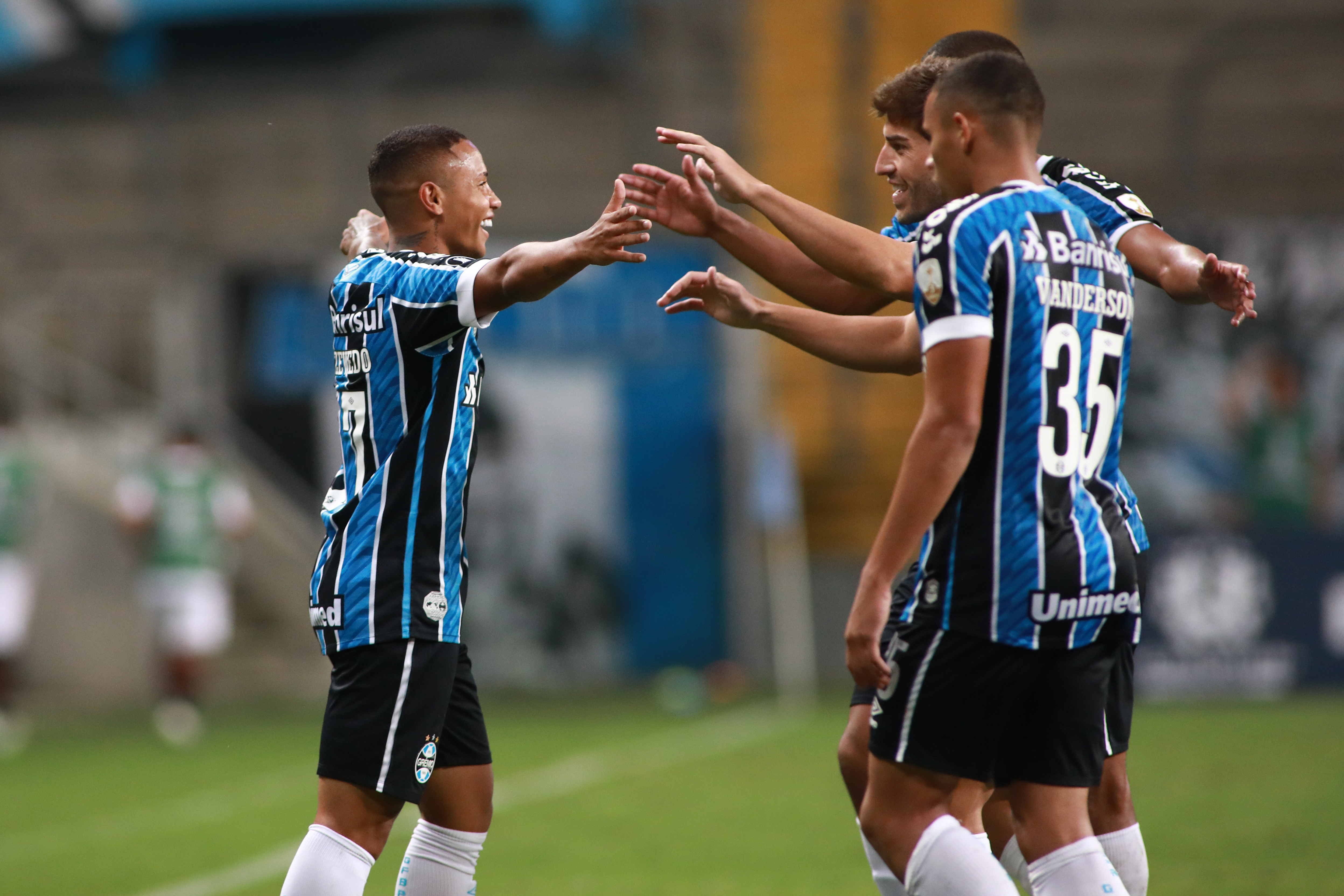 Grêmio comemorando gol em campo. (Foto: Getty Images)