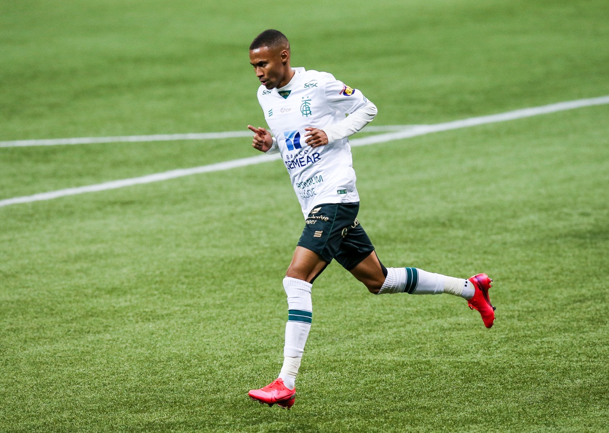 Ademir em partida pelo América-MG. Foto: Getty Images