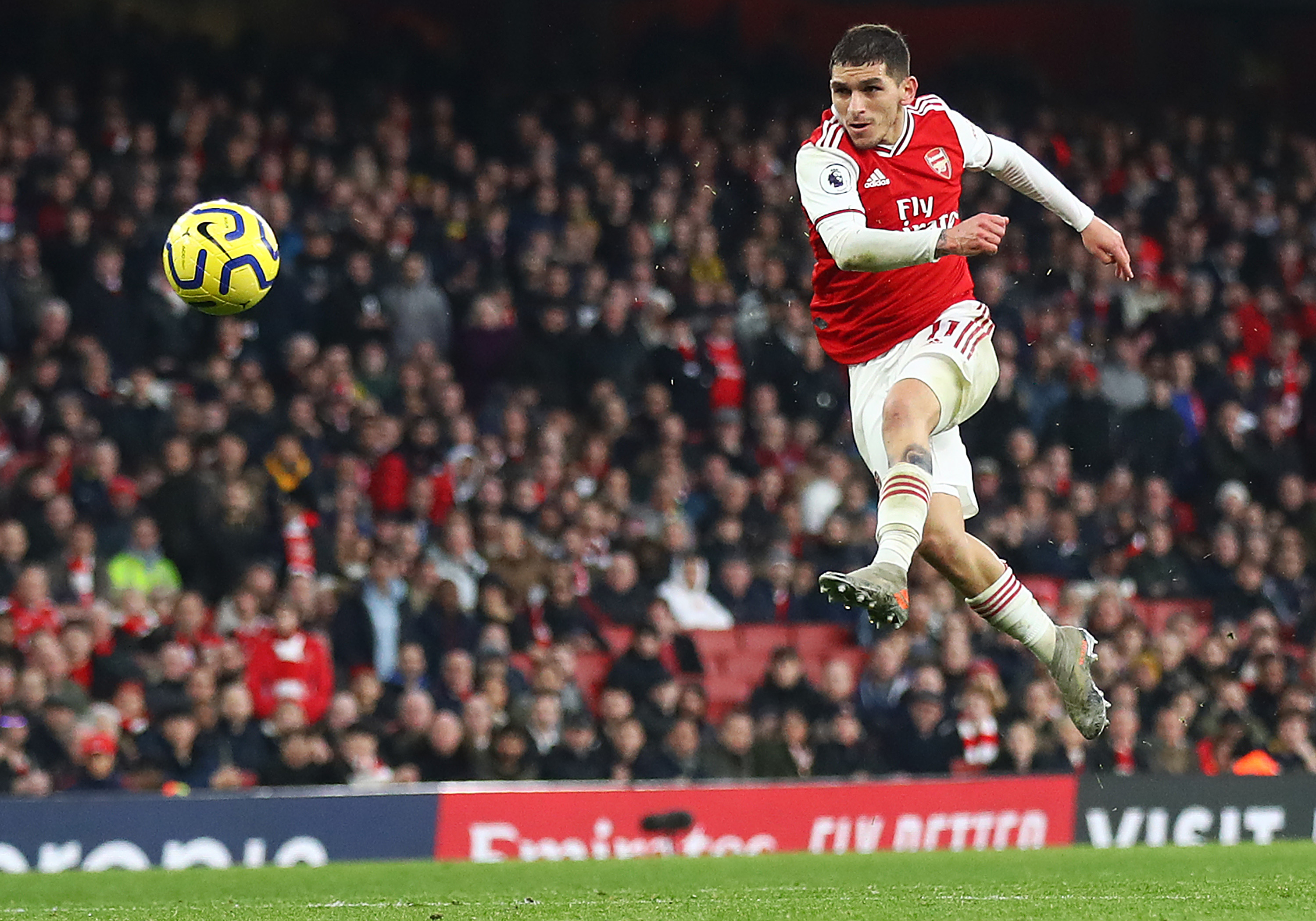 Torreira: em ação pelo Arsenal (Foto: Getty Images)