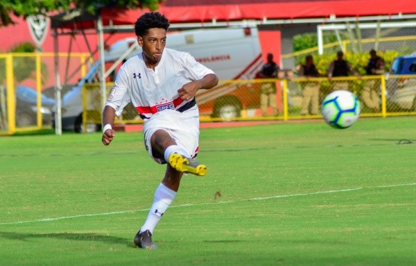 Talles Costa é formado nas categorias de base do São Paulo (Foto: Jhony Pinho/AGIF)