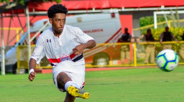 Talles Costa esteve no profissional do São Paulo em 2021 (Foto: Jhony Pinho/AGIF) Talles Costa esteve no profissional do São Paulo em 2021 (Foto: Jhony Pinho/AGIF)