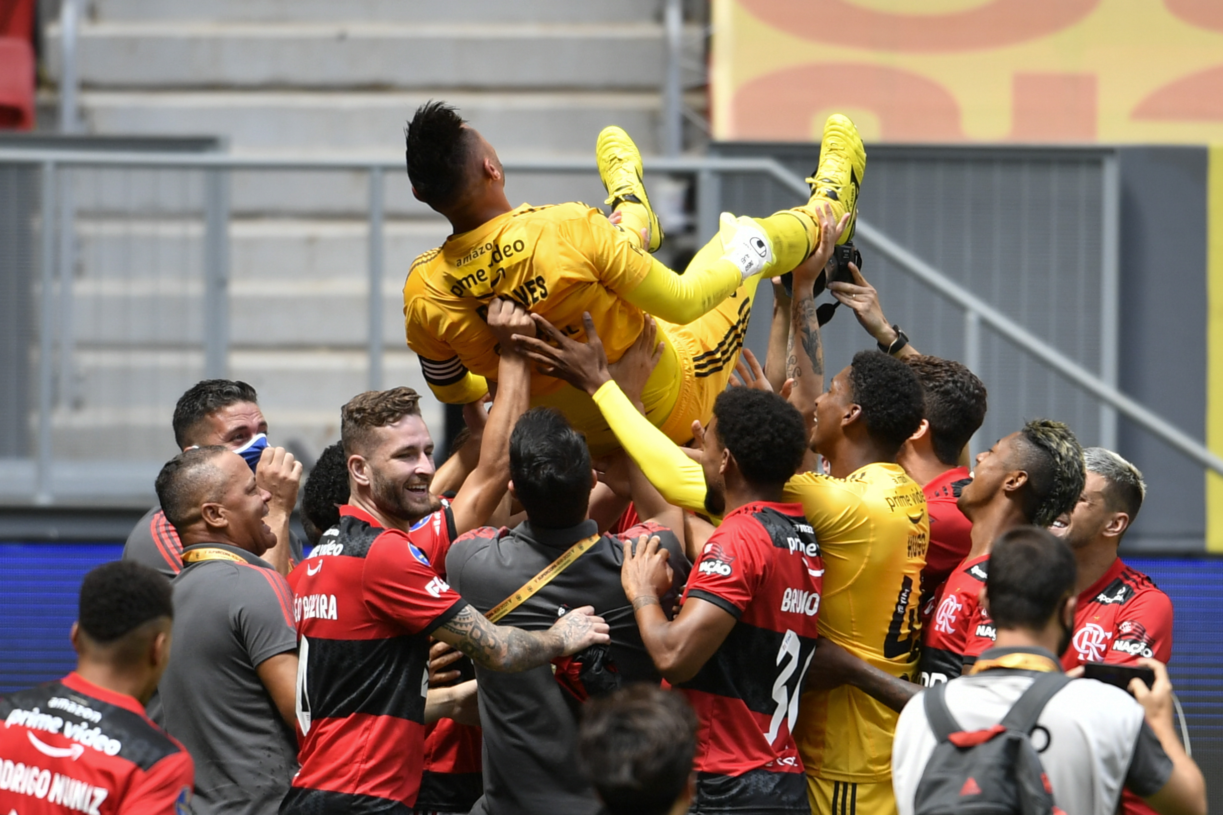Diego Alves foi um dos principais jogadores do Fla na conquista da Supercopa do Brasil. (Foto: AGIF)