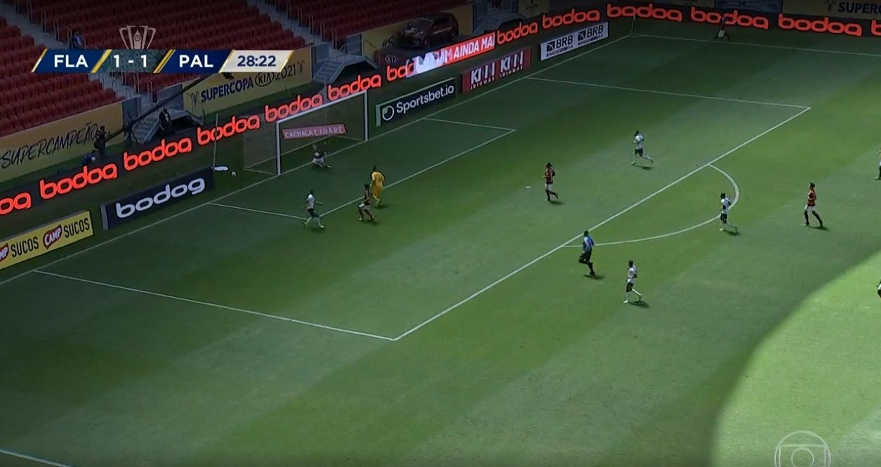 Diego salva o Flamengo. (Foto: Reprodução TV)