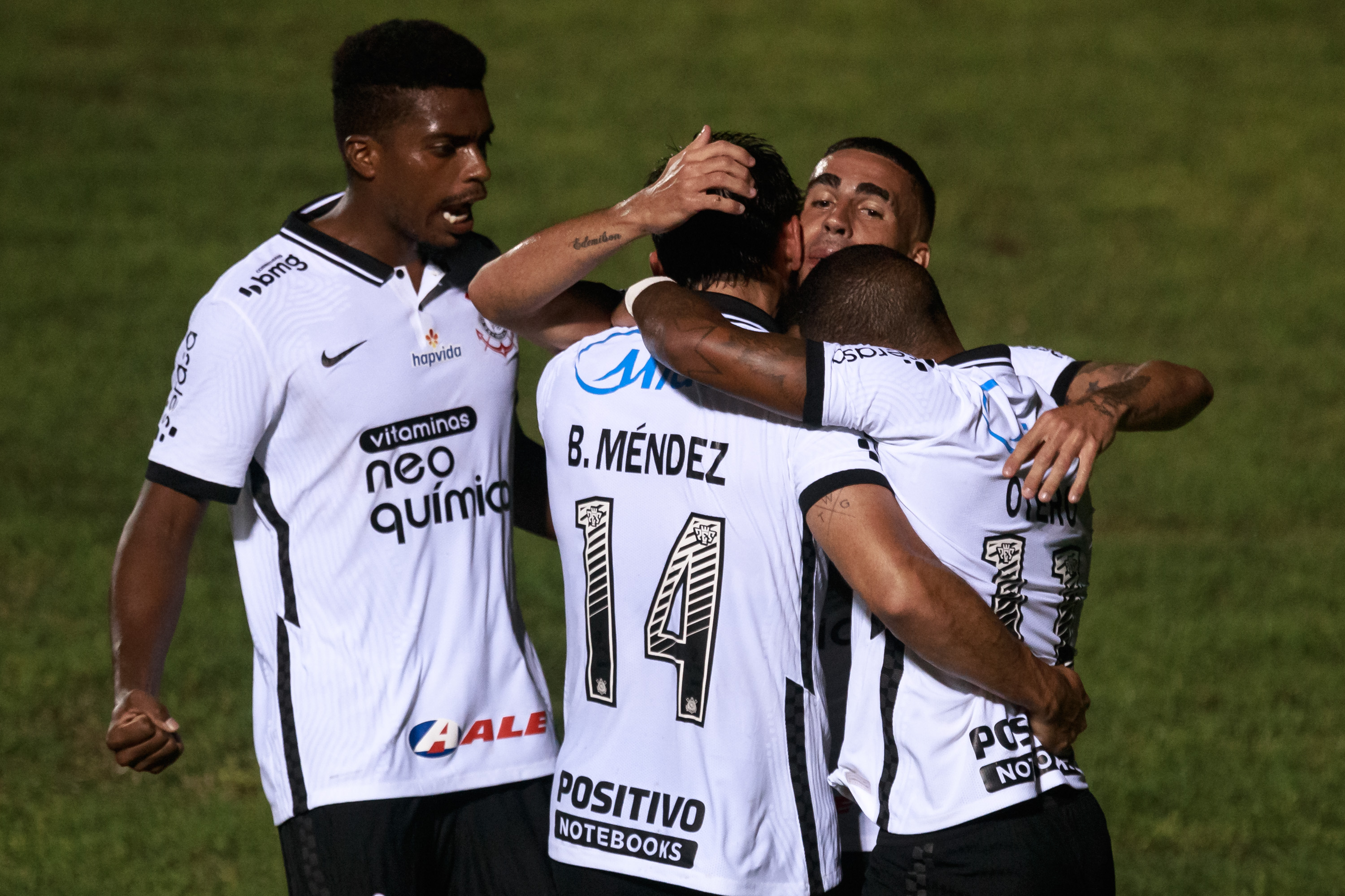 Corinthians comemorando gol pelo Paulistão. (Foto: AGIF)