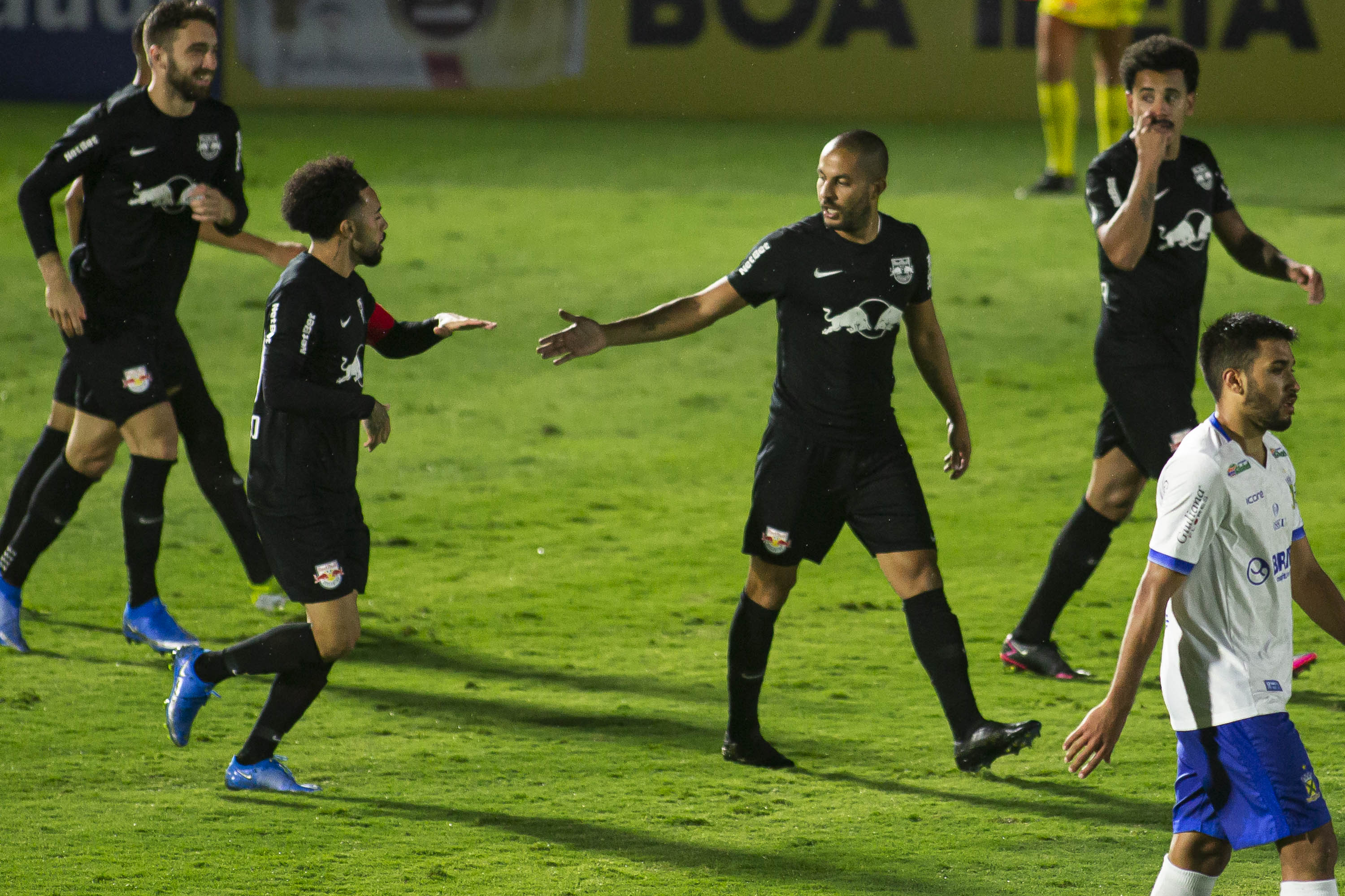 RB Bragantino comemorando gol no Paulistão. (Foto: AGIF) RB Bragantino comemorando gol no Paulistão. (Foto: AGIF)
