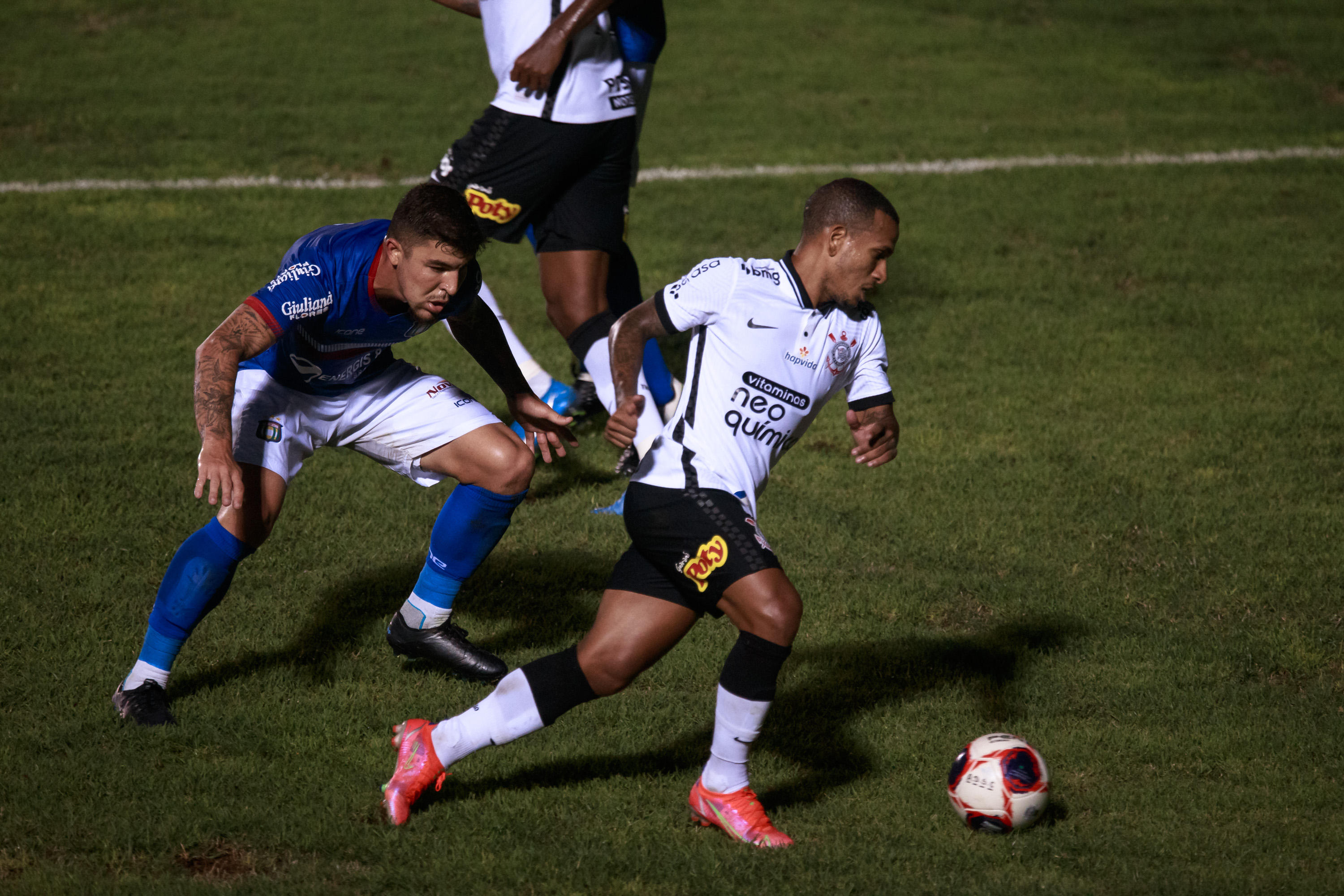 Corinthians em campo pelo Campeonato Paulista. (Foto: AGIF)