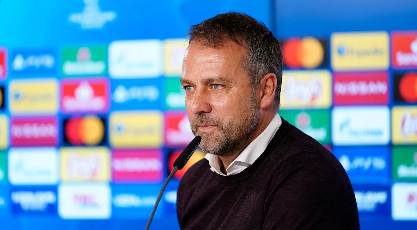 Técnico do Bayern em entrevista coletiva. (Foto: Reprodução Twitter)