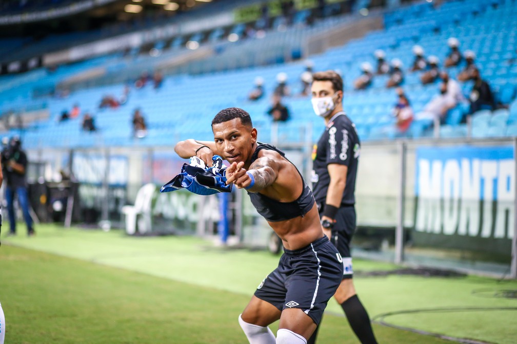 Léo Chú era pedido pela torcida para a partida contra o Ind. Del Valle (Foto: Lucas Uebel/Grêmio)