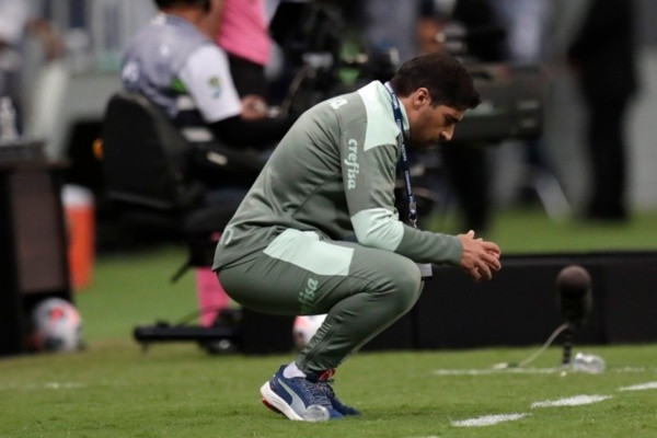 Abel Ferreira, de Palmeiras, con la cabeza gacha.  Foto: Getty Images