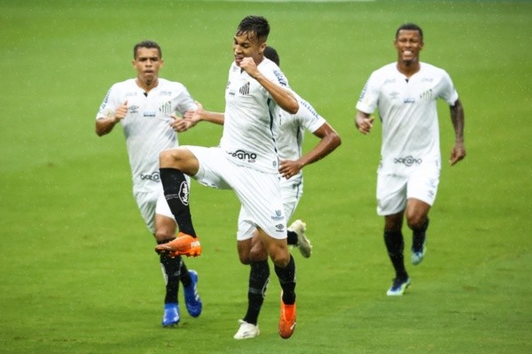 Comemoração de gol do Santos. Foto: AGIF