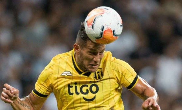 Bobadilla, em campo pelo Guaraní-PAR. (Foto: Getty Images)