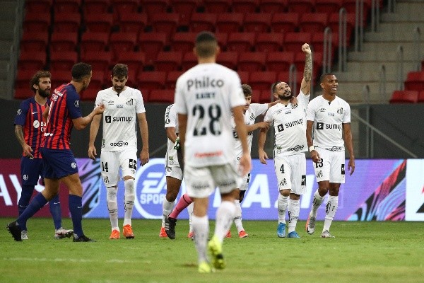 Santos adelantó a San Lorenzo en la tercera fase de la Libertadores.  (Foto: Getty Images)