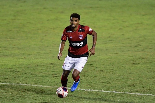Bruno Viana perdeu disputa com Gustavo Henrique na defesa do Mengão contra o Vélez (Foto:Thiago Ribeiro/AGIF)