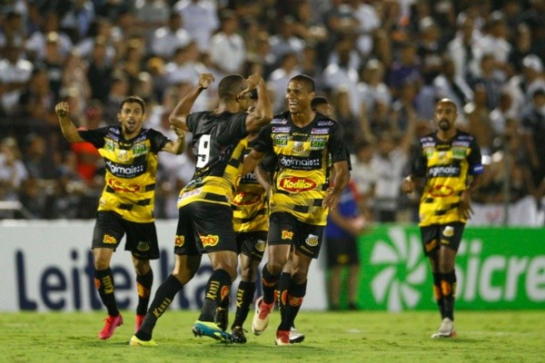 Comemoração de gol do Novorizontino. Foto: AGIF