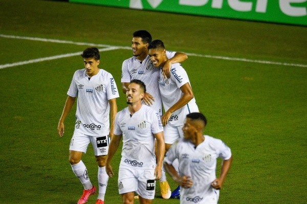 Comemoração de gol do Santos. Foto: AGIF