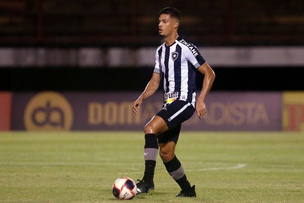 Sousa: nova oportunidade no time titular (Foto: Vitor Silva/Botafogo)