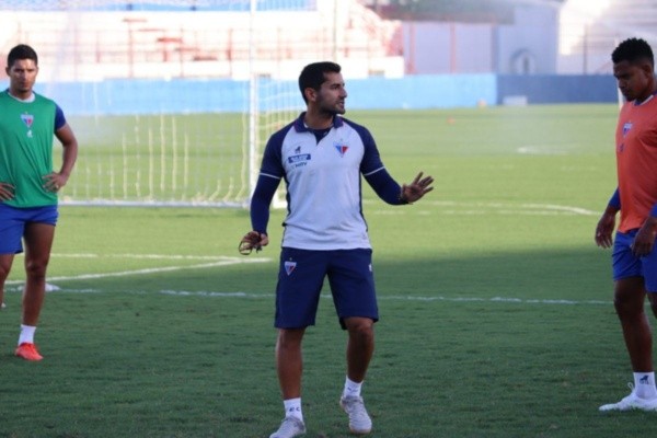 Leo Porto: auxiliar comanda Leão até a escolha do novo treinador (Foto: Leonardo Moreira/Fortaleza) Leo Porto: auxiliar comanda Leão até a escolha do novo treinador (Foto: Leonardo Moreira/Fortaleza)