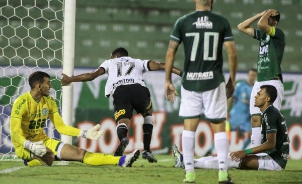 Cauê deve ganhar chance no Majestoso na vaga do contestado Jô (Foto: Rodrigo Coca Ag Corinthians)