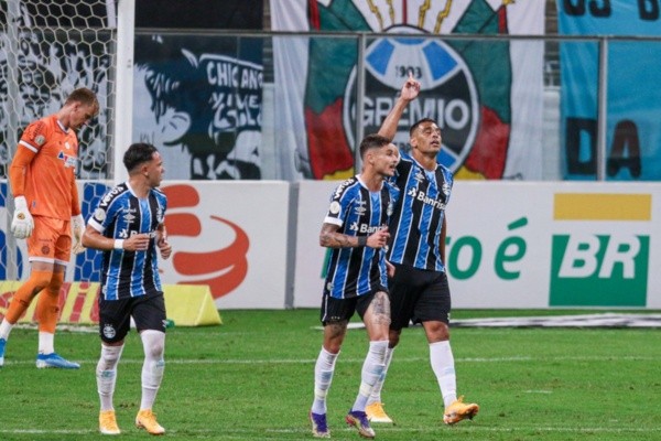 Comemoração de gol do Grêmio. Foto: AGIF