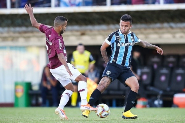Matheus Henrique em jogo contra o Caxias. Foto: AGIF