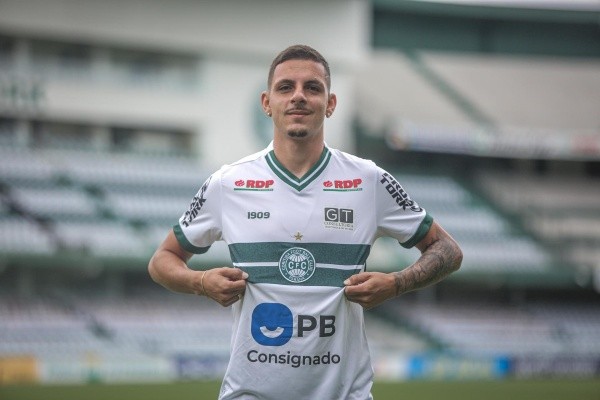 Ângelo já tem clube da Europa no encalço e pede passagem a Morínigo (Foto: Divulgação/Coritiba)