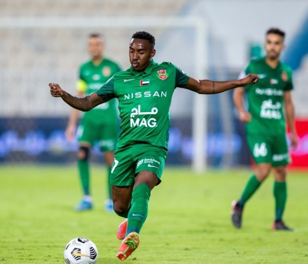 Atacante já conquistou título da Copa do Golfo Árabe pelo novo clube em 2021 (Foto: Divulgação/Site OficialAl Ahli Shabab)