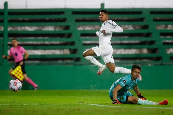 Rony em campo pela Palmeiras, na Libertadores. (Foto: Getty Images)