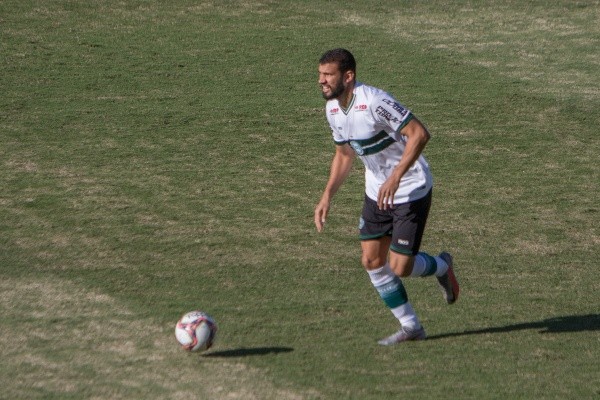 Castán: de fora por suspensão (Robson Mafra/AGIF)