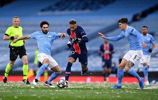 Neymar em camppo contra o Manchester City. (Foto: Getty Images) Neymar em camppo contra o Manchester City. (Foto: Getty Images)