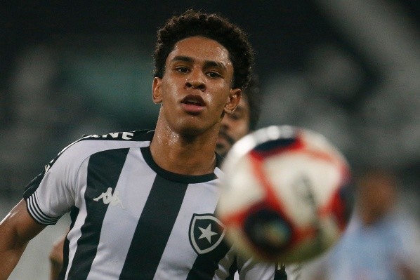 PV: jovem do Botafogo foi procurado pelo Inter (Foto: Vitor Silva/Botafogo)