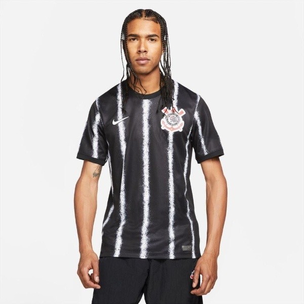 Suposta nova camisa do Corinthians.( Divulgação/Twitter)