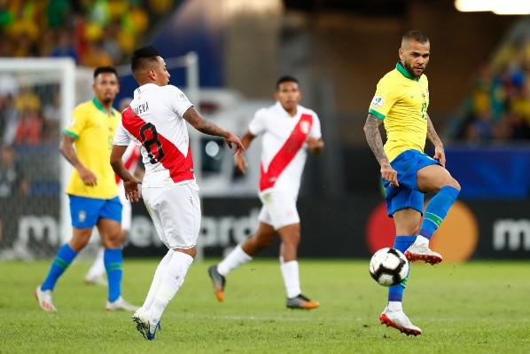 Daniel Alves volta a ser convocado por Tite na seleção brasileira. (Foto: Getty Images)
