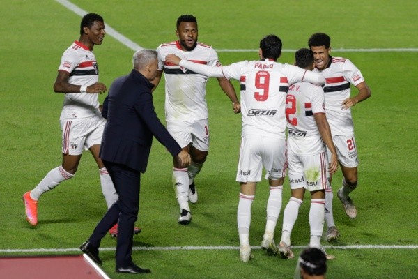 Crespo comemorando gol com a equipe no Paulistão. (Marcello Zambrana/AGIF)