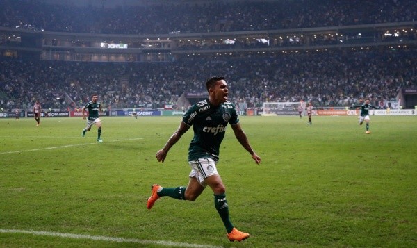 Dudu con la camiseta del Palmeiras.  imágenes falsas