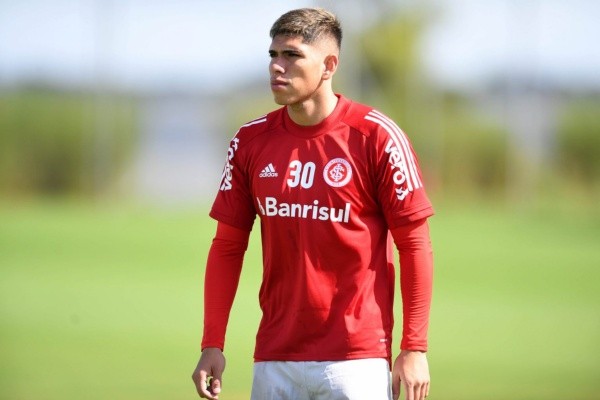 Palácios foi bastante elogiado por Vidal e vê atacante como futuro da “Roja” (Foto:RICARDO DUARTE/INTERNACIONAL)