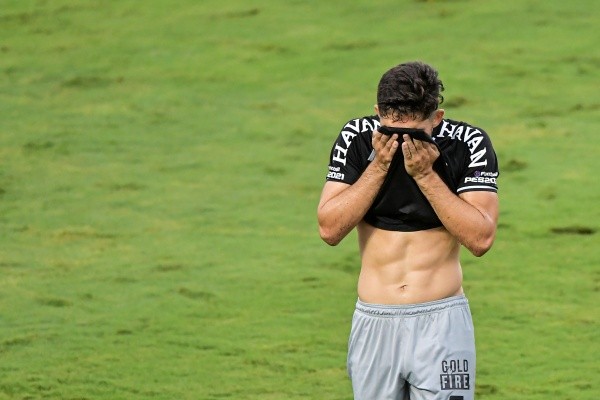 Andrey foi um dos que mais sofreram do elenco com rebaixamento e quer recolocar Vasco na Série A (Foto:Thiago Ribeiro/AGIF)